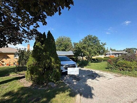 2nd image of 412 Buckthorn Ln