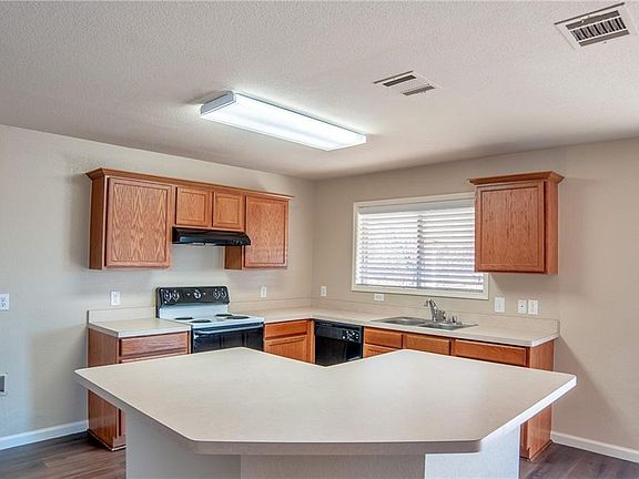 5th image of 2000 Lake Trail Dr