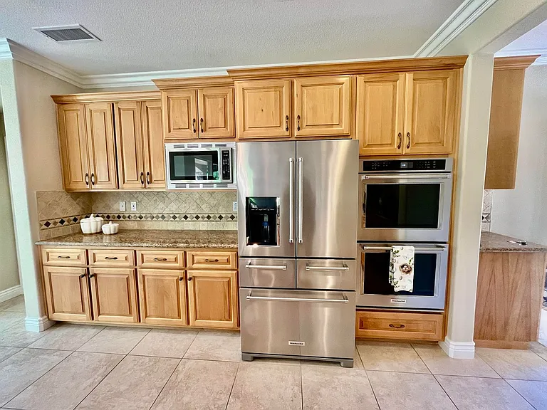 3381 Black Oak Dr — Photo 2