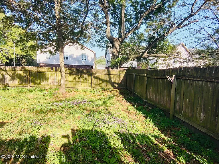 2110 Woodmont St — Photo 11