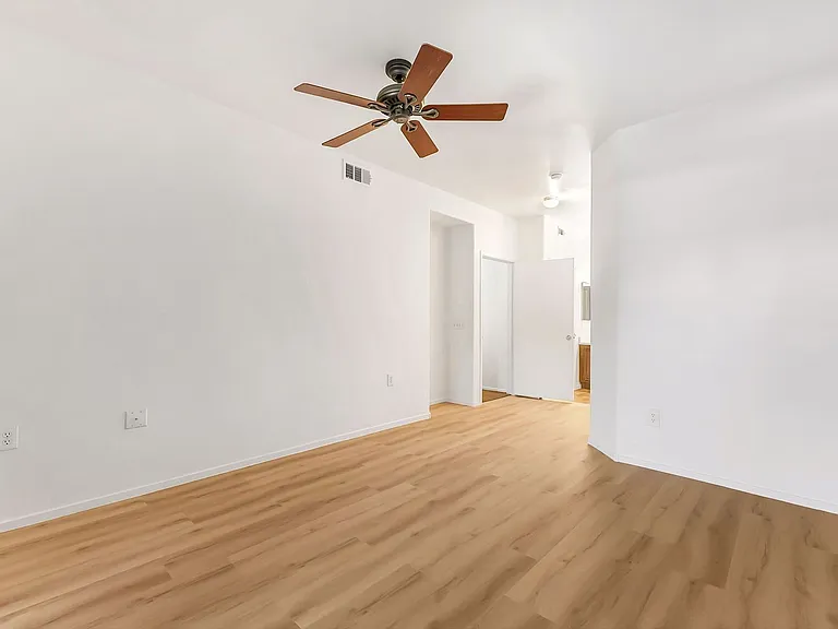 10245 S Maryland Pkwy #176 — Photo 19