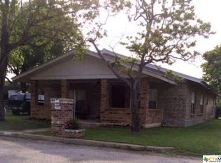 106 Comal Ave, Luling, TX 78648