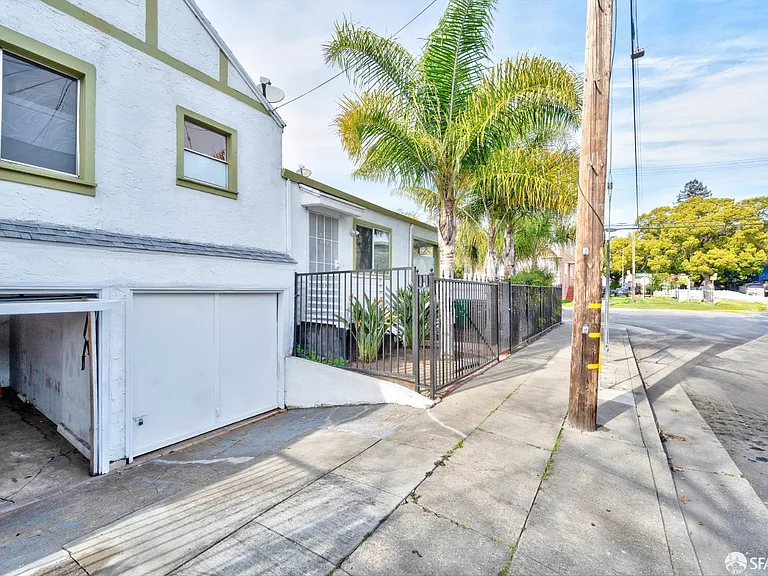6029 Macarthur Blvd — Photo 20