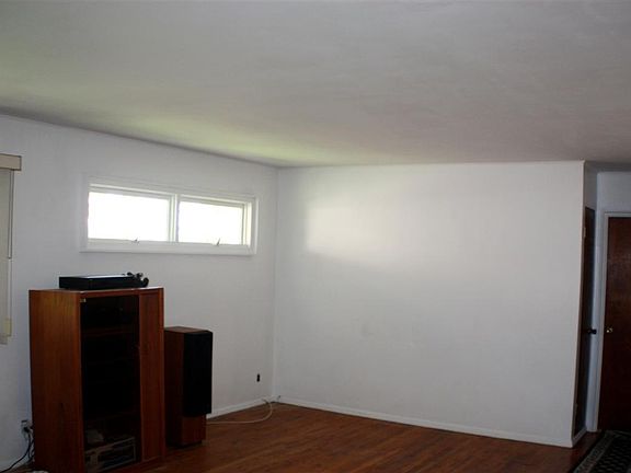 LR with Hardwood Floors