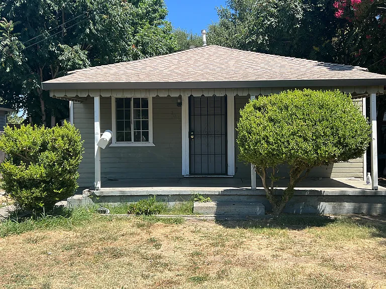 2024 Willow Ave — Photo 1