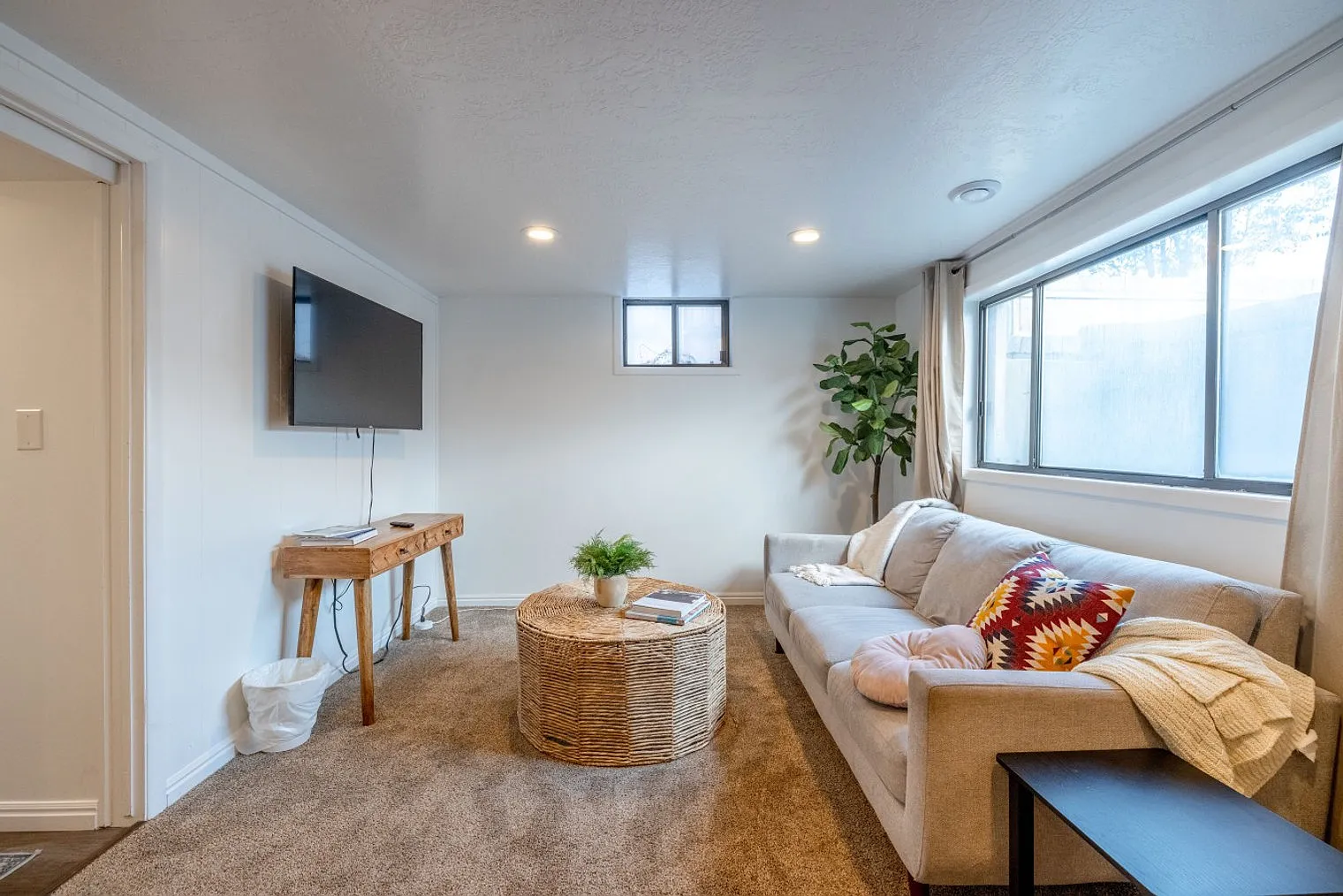 1 bed, 1.0 bath, 1011 sqft, $2,692 — Photo 1
