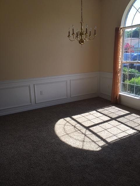 1st image of 984 Claeven Cir