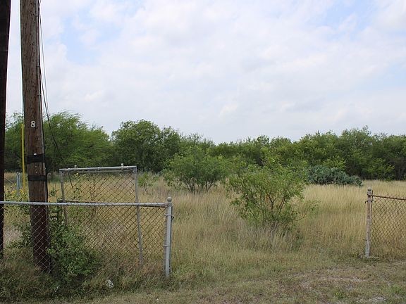 2nd image of 724 N Avenue C