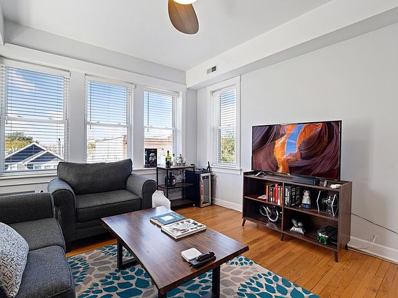 5th image of 4345 N Sacramento Ave #B-3