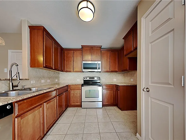 18607 Mammoth Cave Blvd — Photo 4