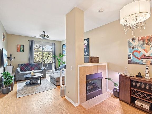 2nd image of 2915 N Clybourn Ave Unit 205
