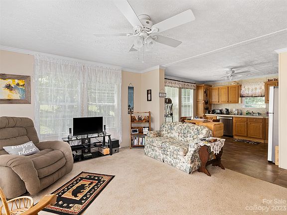 5th image of 220 Powderhorn Dr