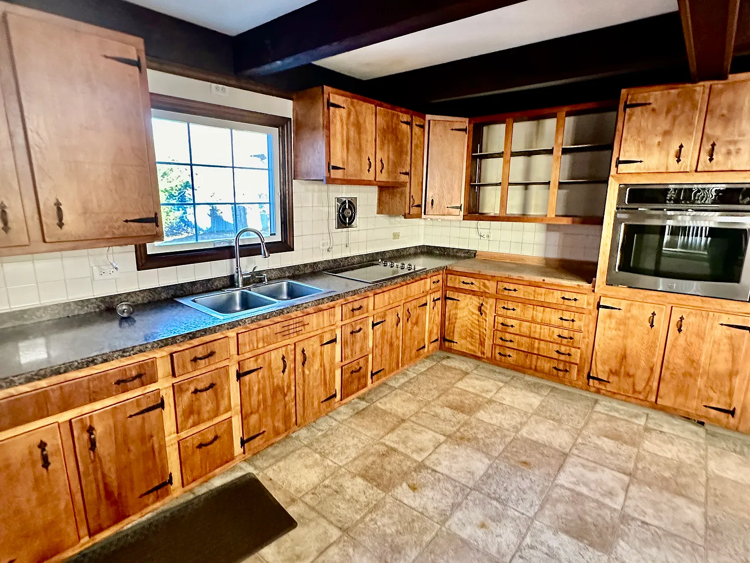 3 bed, 1905 sqft, $2,750 — Photo 3