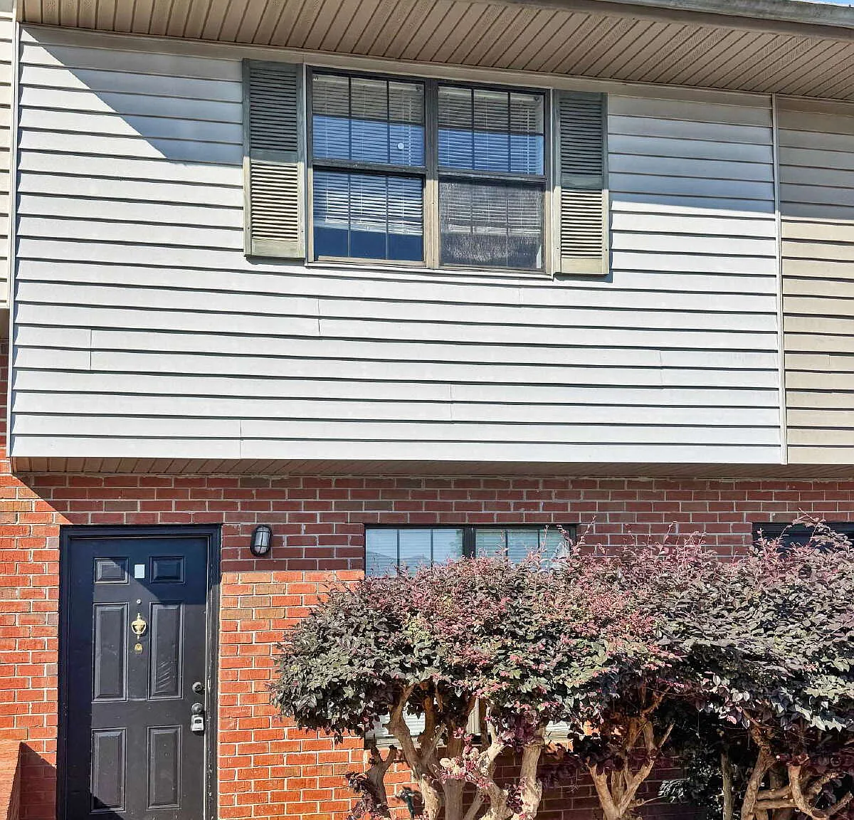 2 bed, 1.5 bath, 1030 sqft, $1,390 — Photo 1