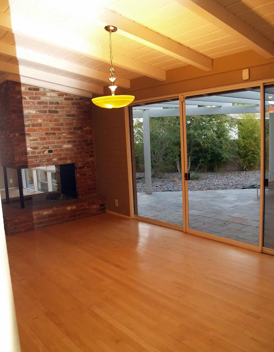 3 bed, 2378 sqft, $3,200 — Photo 2