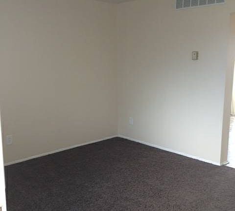 3rd image of 17 Brierwood Ln