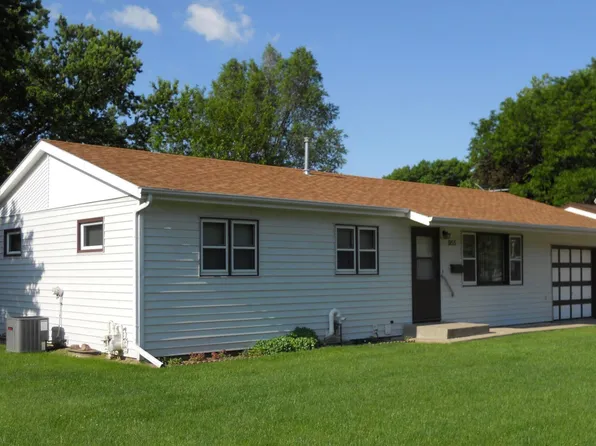 955 E Main St, Vermillion, SD 57069