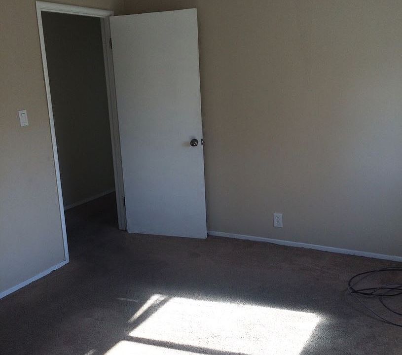 2nd image of 2577 21st St #B