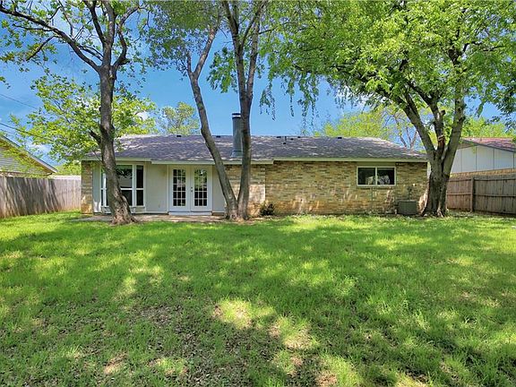 5th image of 701 Thornwood Trl