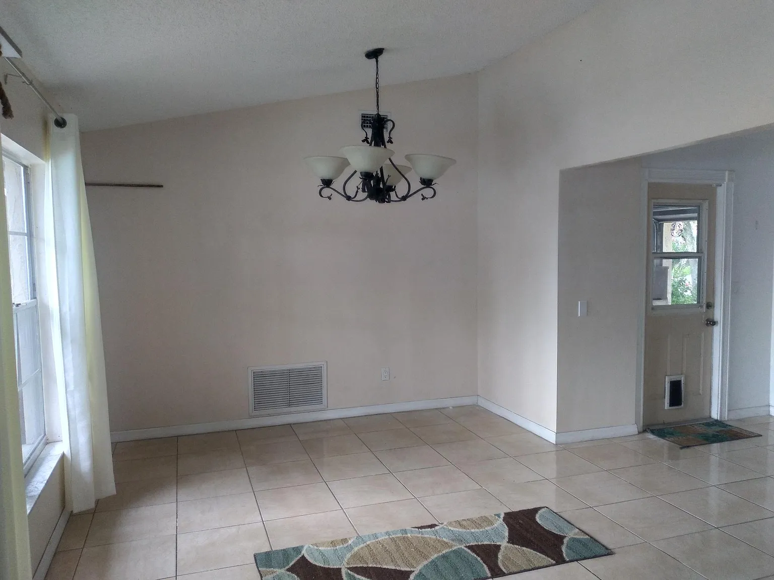 3 bed, 1388 sqft, $2,250 — Photo 4