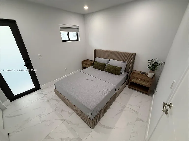 944 Jefferson Ave #15 — Photo 9