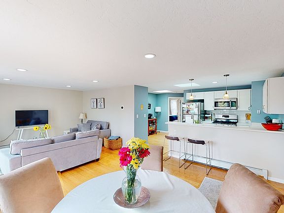 2nd image of 324 W 3rd St #2