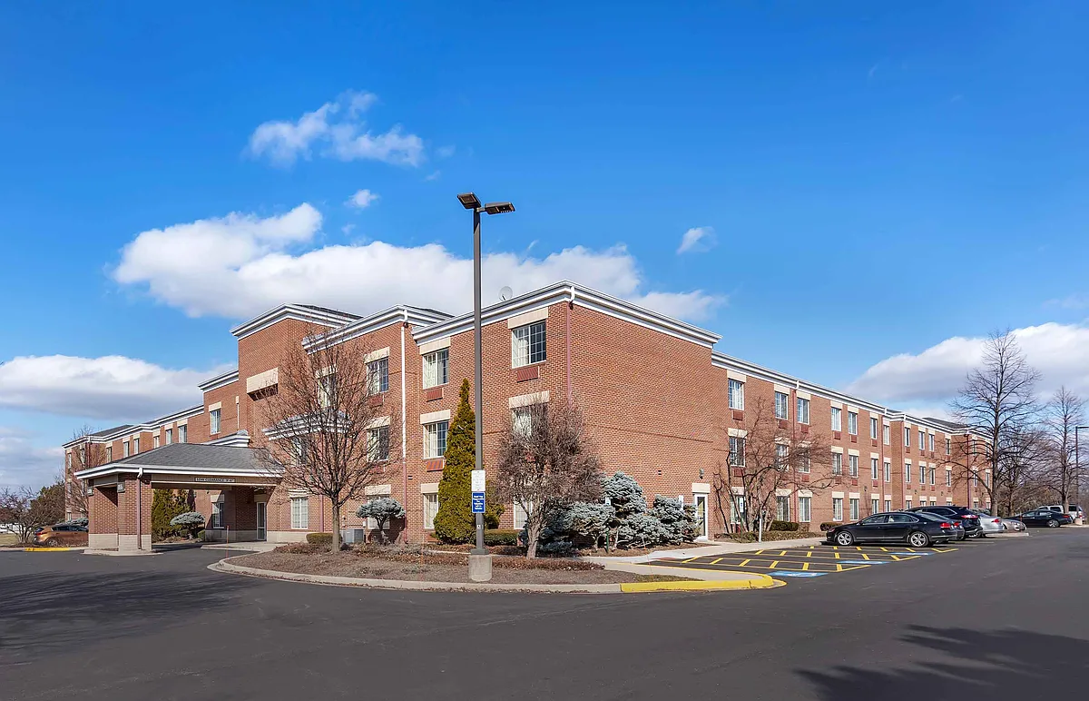 Exterior - Chicago - Westmont - Oak Brook