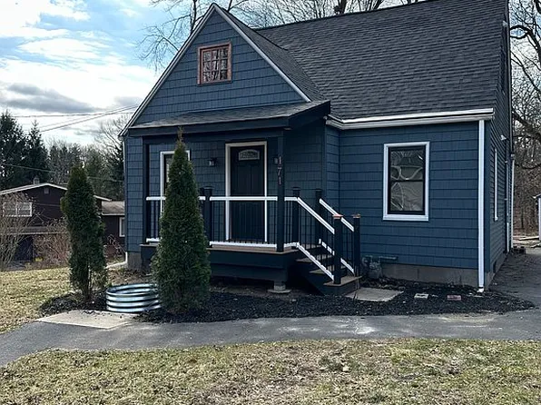 171 Sunset Dr, Port Ewen, NY 12466