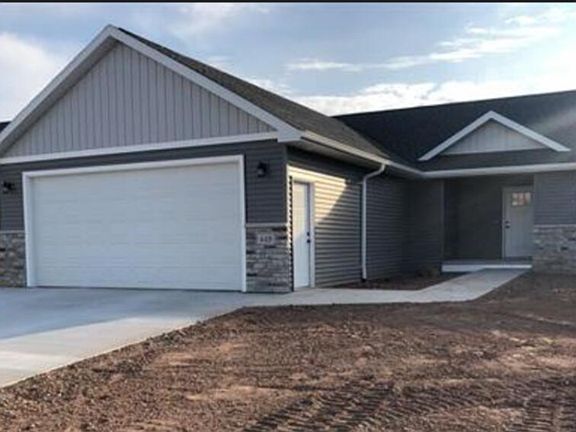 2nd image of 451 Longwood Ln #451