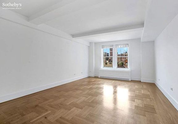 3rd image of 27 W 72nd St #810
