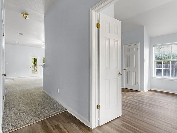 4th image of 307 Chandler Crossing Cv