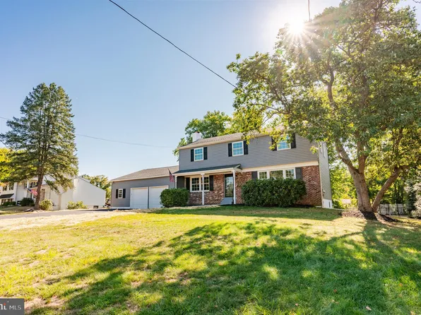 711 Canterbury Ln, Horsham, PA 19044