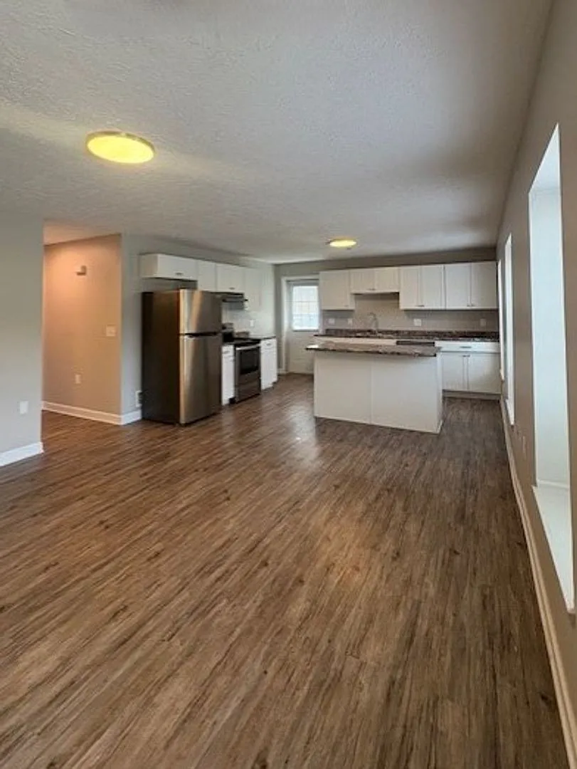 Sinking Creek Apartments — Photo 1