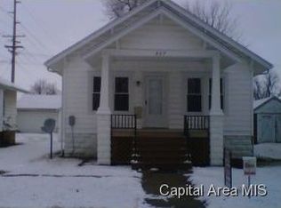 927 W Vine St, Taylorville, IL 62568