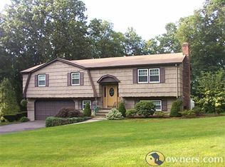 15 Oakdale Cir, Wallingford, CT 06492