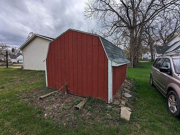 alley garbage pickup