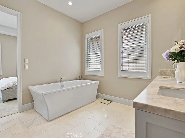 149 Roscomare — Photo 35