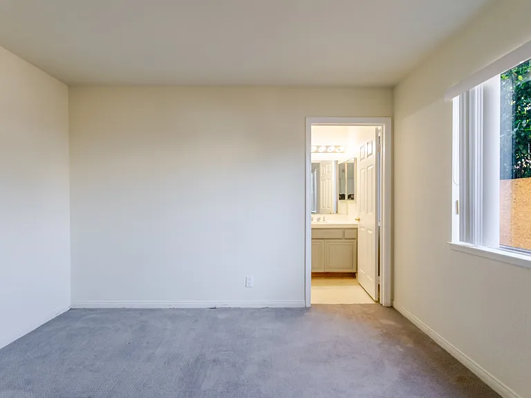 7306 Newcastle Ave — Photo 32