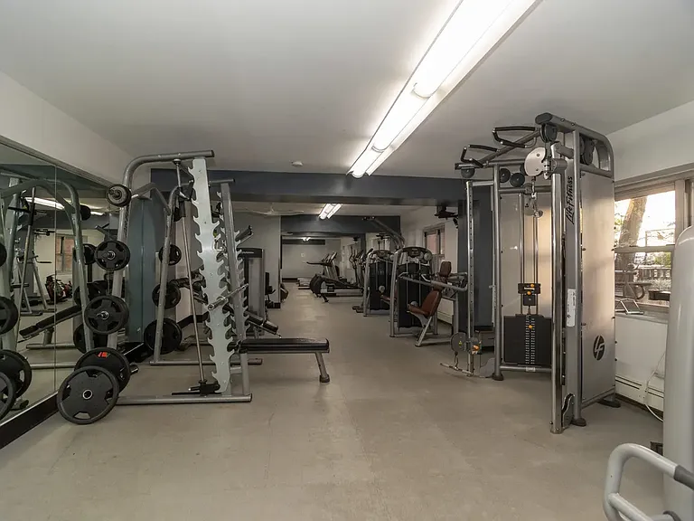 4970 N Marine Dr — Photo 16