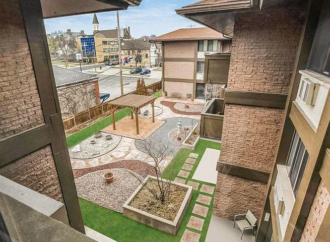 Courtyard Views