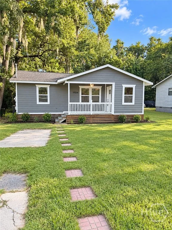 3 bed, 2.0 bath, 1320 sqft, $2,100 — Photo 1