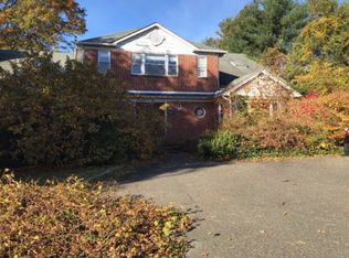 11 Harbor Crest Ct, Halesite, NY 11743