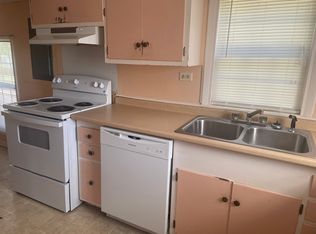 410 N Tillman St, Glennville, GA 30427