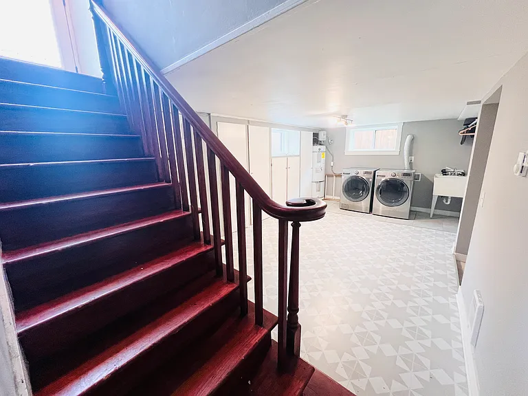 Basement Landing & Laundry area
