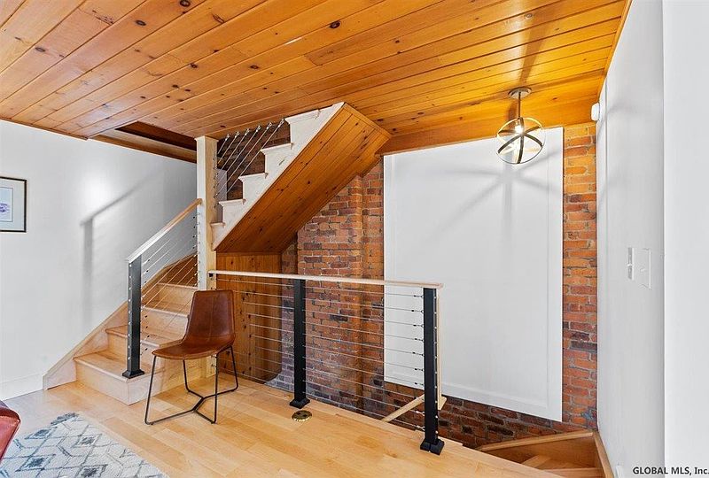 4th image of 80a WILLETT Street