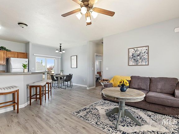 5th image of 1592 Vista Dr