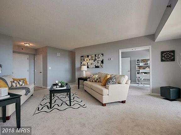 3rd image of 1805 Crystal Dr APT 1006S