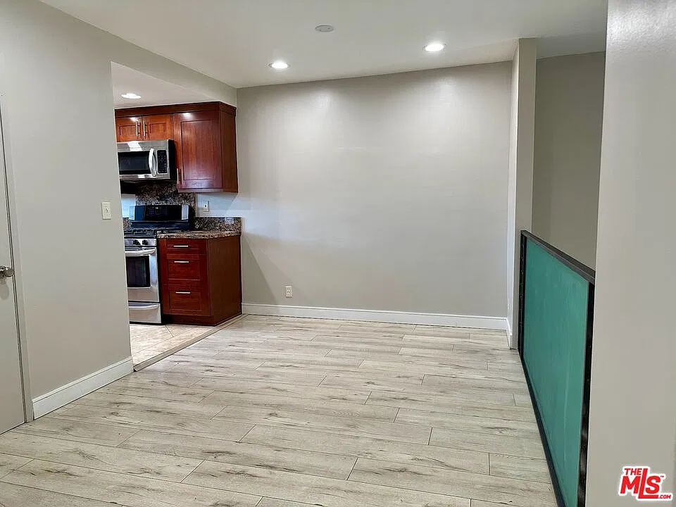 2 bed, 2.0 bath, 1034 sqft, $3,500 — Photo 4