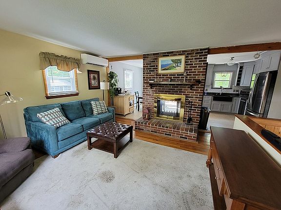 2nd image of 14 Green Needle Dr