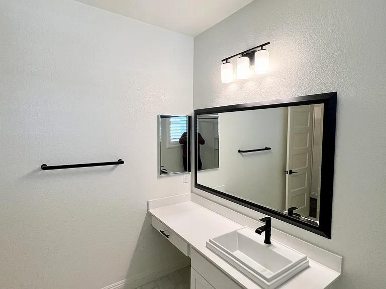 4216 Whitethorn Dr — Photo 2
